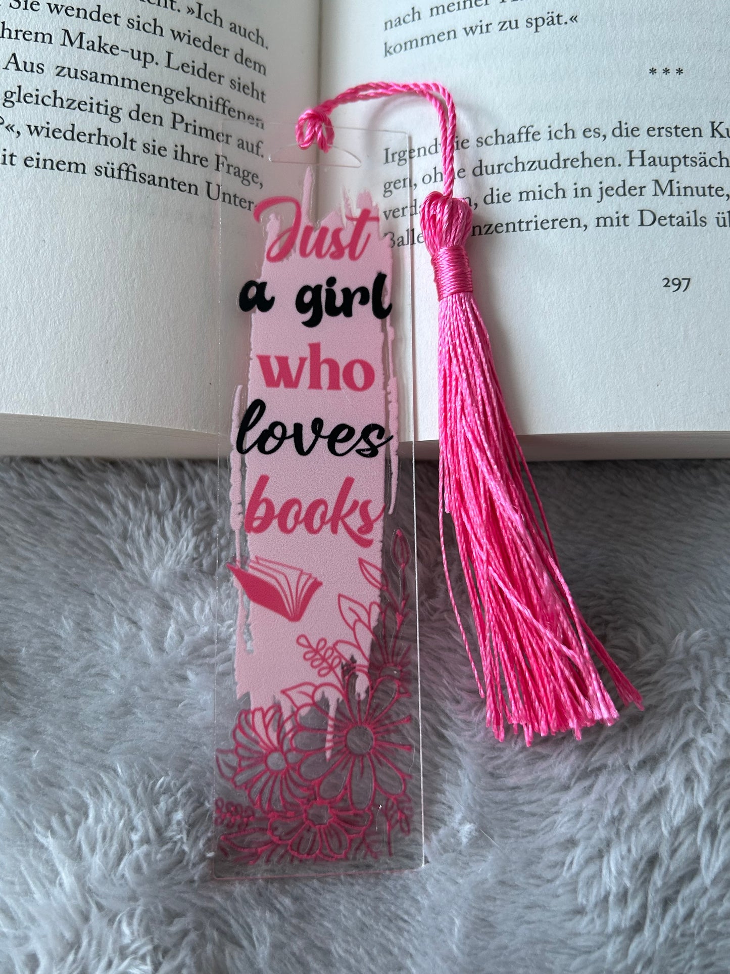 Lesezeichen „just a girl who loves books“ 🩷
