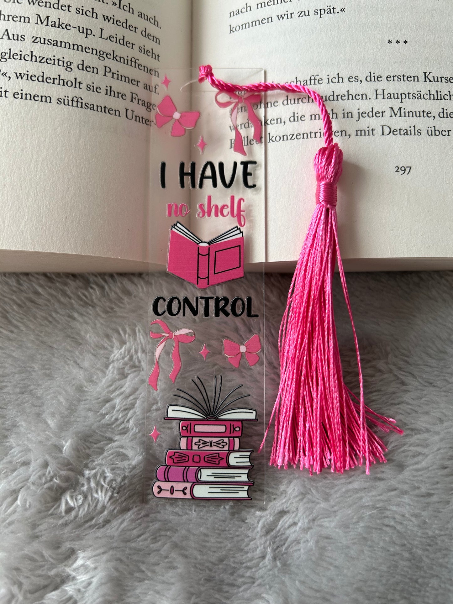 Lesezeichen „i have no shelf control“ 🤷🏽‍♀️🩷